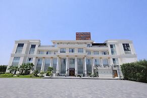 Palmdale Hotel & Resort