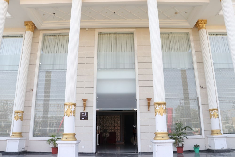 Palmdale Hotel & Resort