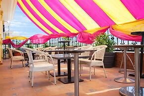 Palmdale Hotel & Resort
