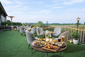 Palmdale Hotel & Resort