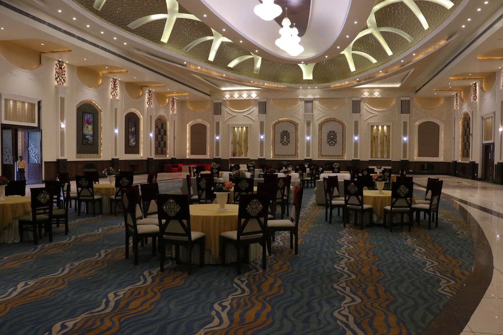 Palmdale Hotel & Resort