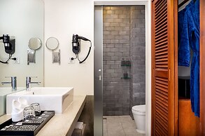 Blanc Smith Residence