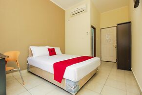 RedDoorz near RSUP Prof. Kandou Manado