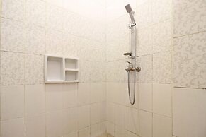 RedDoorz near Hartono Mall 3