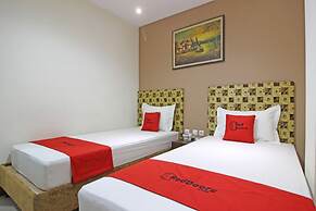 RedDoorz near UNS Solo