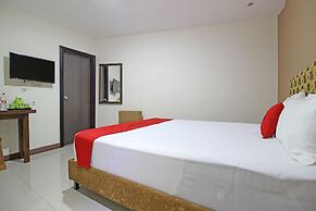 RedDoorz near UNS Solo