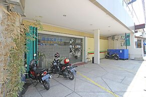 RedDoorz near UNS Solo