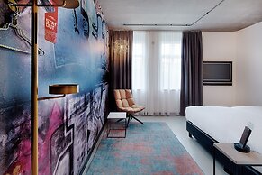 Hotel The Match