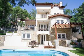 Larmos Villa