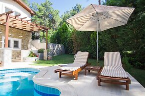 Larmos Villa