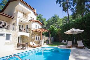 Larmos Villa