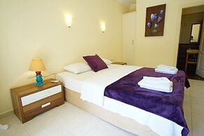 Larmos Villa