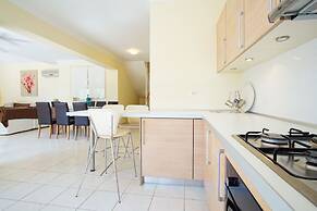 Larmos Villa