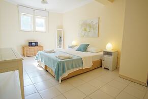 Larmos Villa