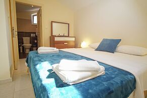 Larmos Villa