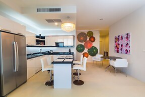 The Palm at Veloche by Lofty