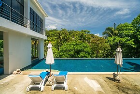 The Palm at Veloche by Lofty