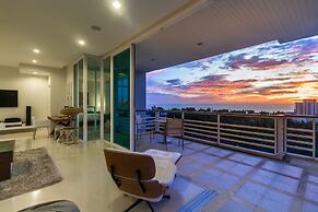 The Palm at Veloche by Lofty