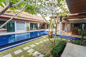Villa Frangipani by Lofty
