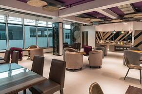 High Cloud International Business Hotel