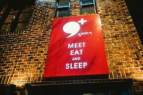 Comma Plus - Hostel