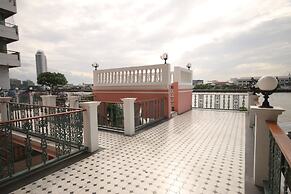 Hiranyakul House Riverside