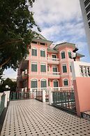 Hiranyakul House Riverside