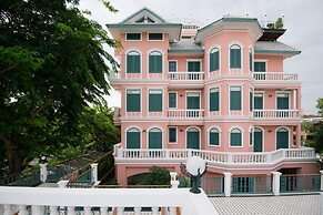 Hiranyakul House Riverside