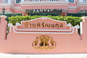 Hiranyakul House Riverside