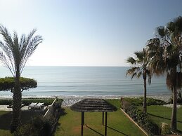 Meneou Beachfront Villa 5