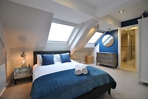 The Courtyard 10
