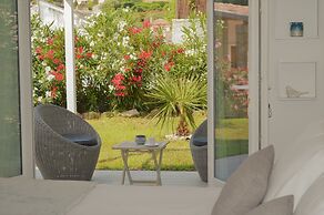 Villa La Terre Des Lauriers B&B