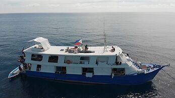 El Nido Ocean Suite Floating Hotel