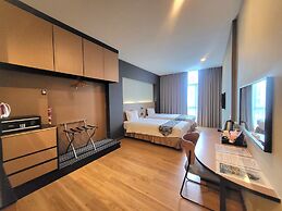 Roxy Hotel 3rd Mile