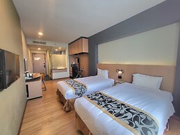 Roxy Hotel 3rd Mile