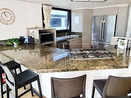 Coomera Houseboat Holidays