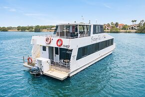 Coomera Houseboat Holidays