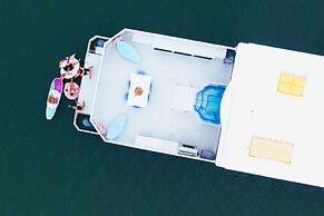 Coomera Houseboat Holidays