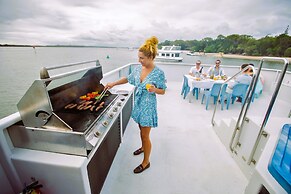 Coomera Houseboat Holidays