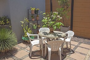 Spacious Garden Cottage