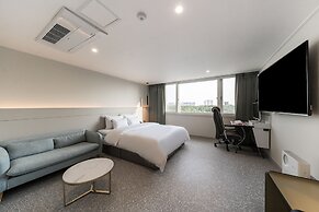 Liv Life Hotel