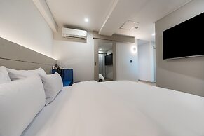 Liv Life Hotel
