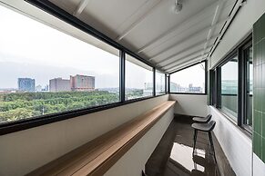 Liv Life Hotel