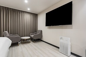 Liv Life Hotel