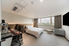 Liv Life Hotel