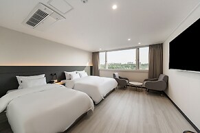 Liv Life Hotel