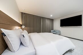 Liv Life Hotel