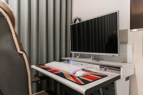 Liv Life Hotel