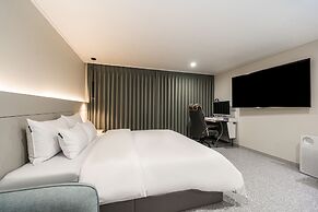 Liv Life Hotel