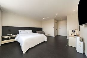 Liv Life Hotel
